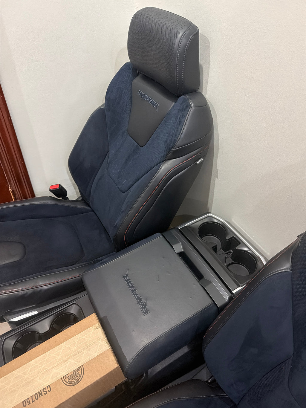 Raptor seats & console