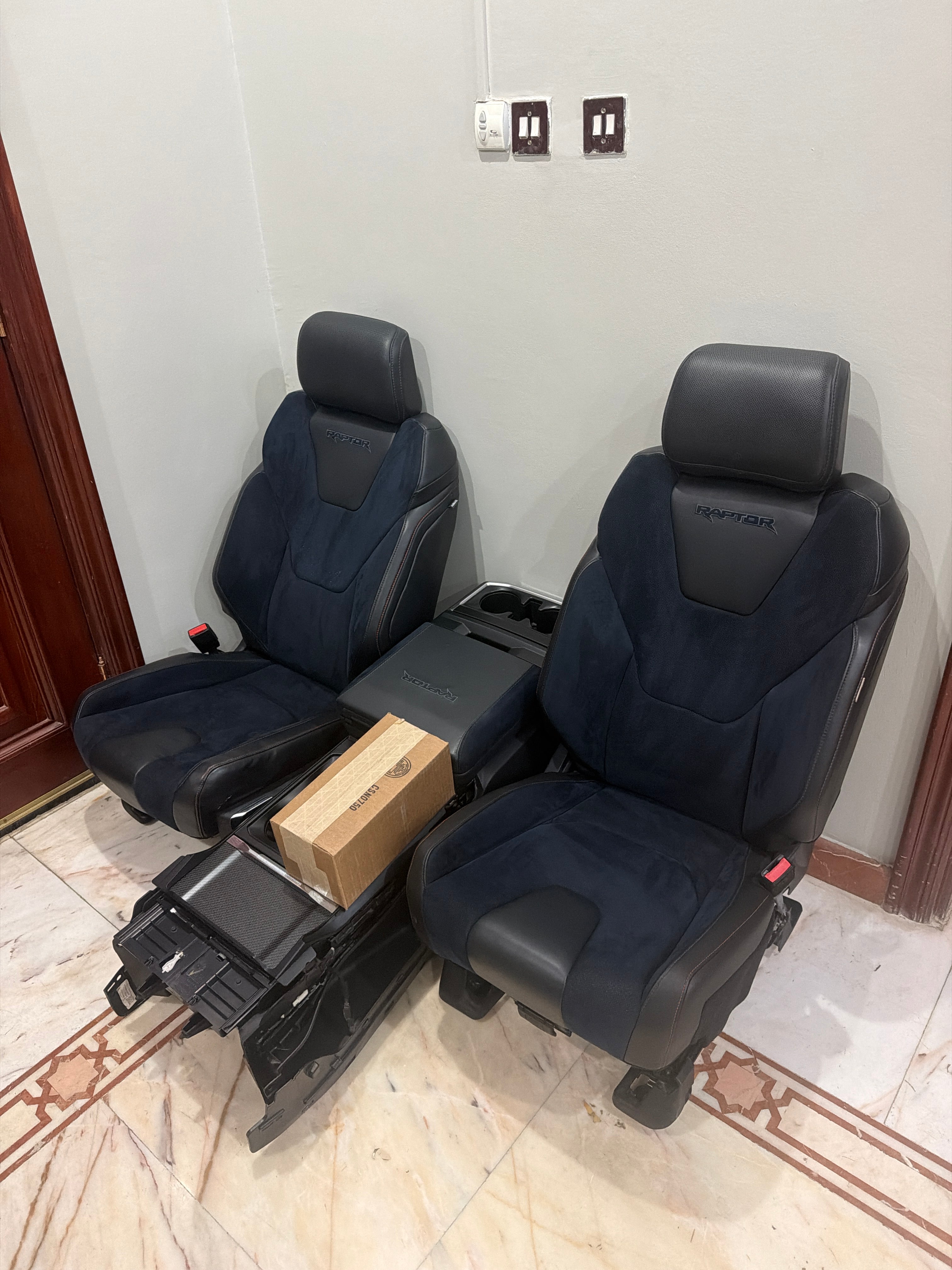 Raptor seats & console